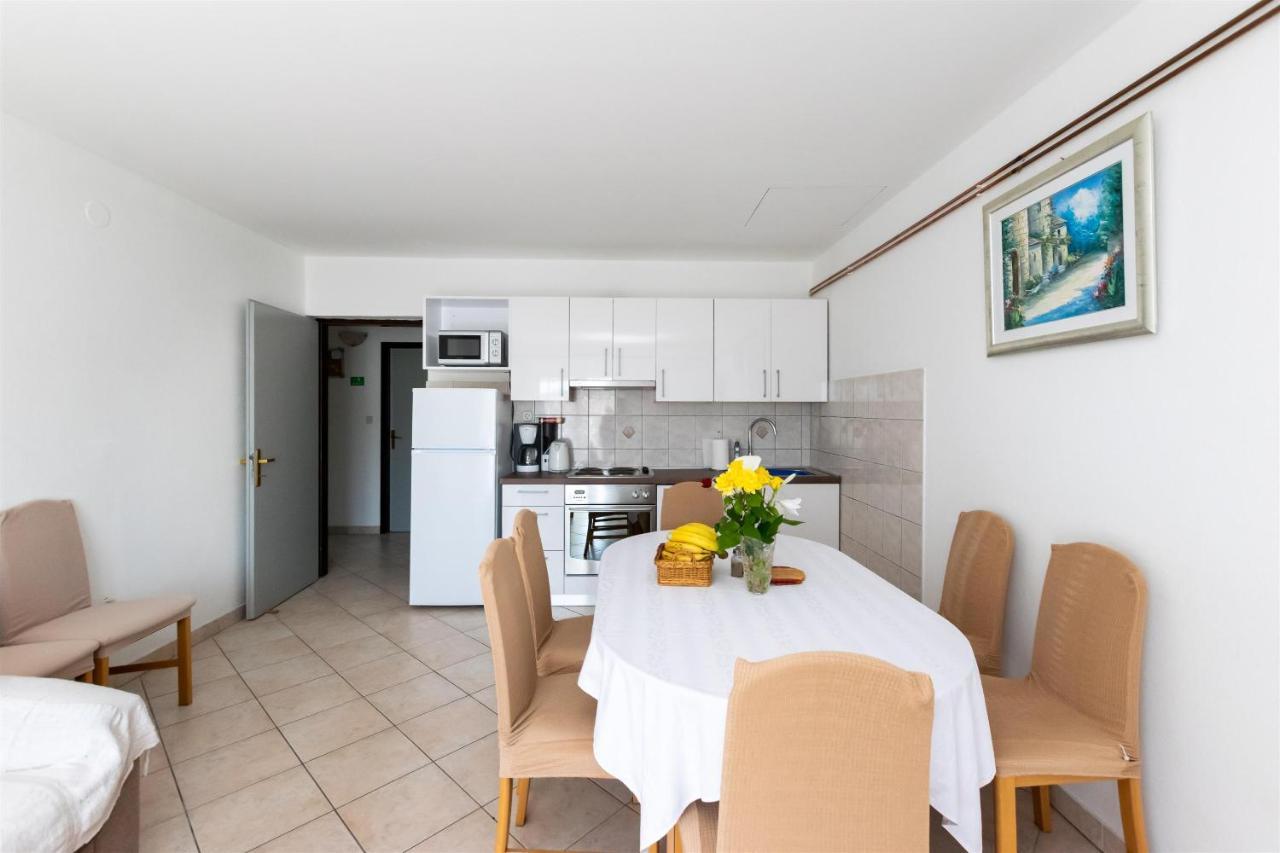 Apartments Boza Lopar Bagian luar foto