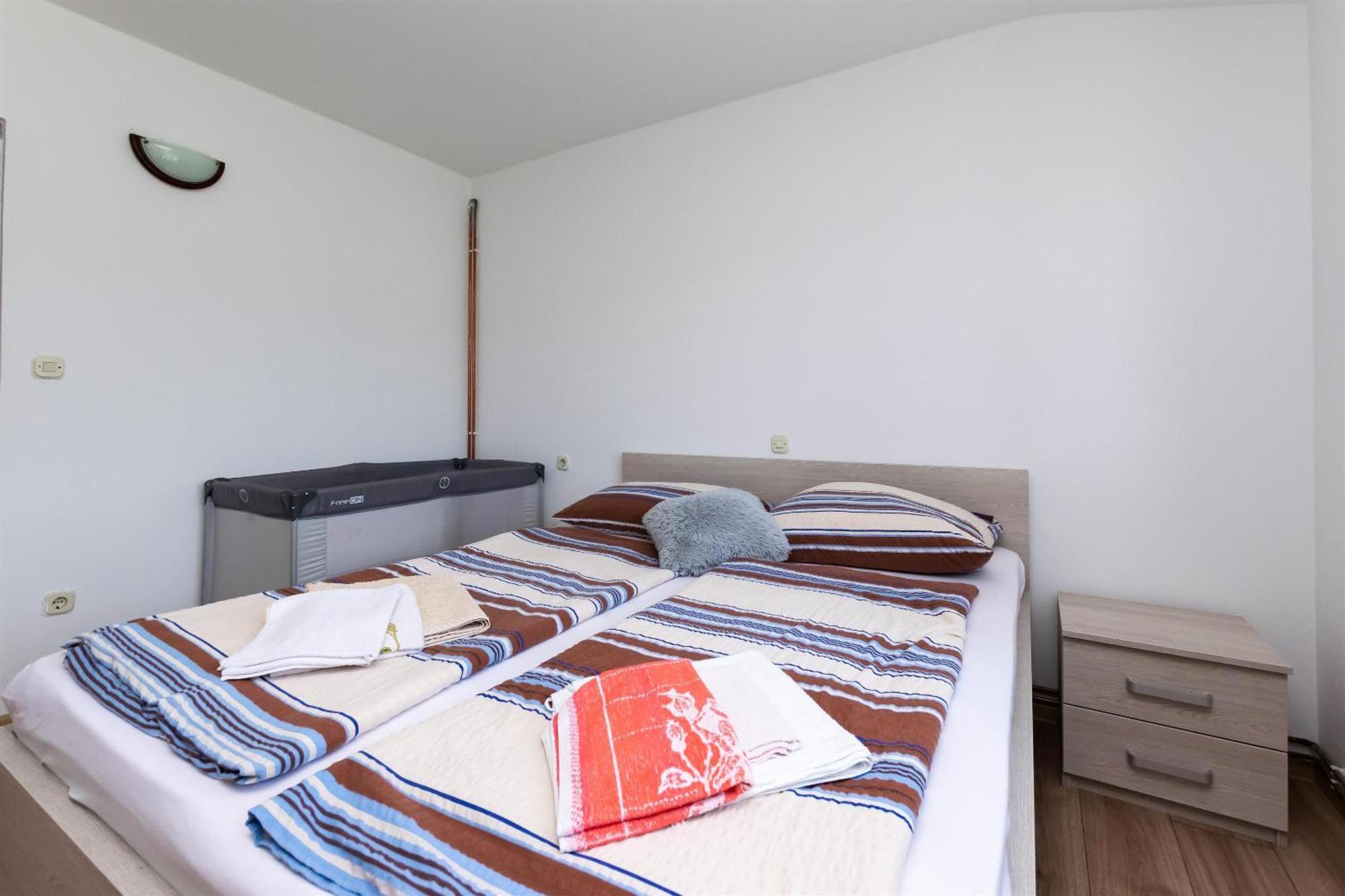 Apartments Boza Lopar Bagian luar foto