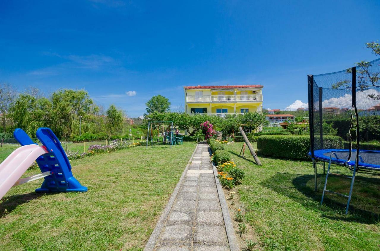 Apartments Boza Lopar Bagian luar foto