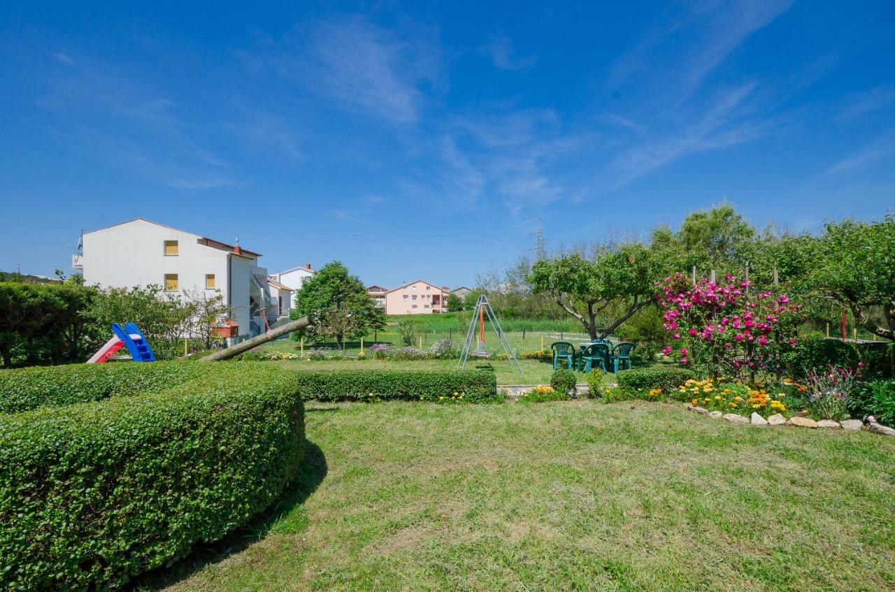 Apartments Boza Lopar Bagian luar foto