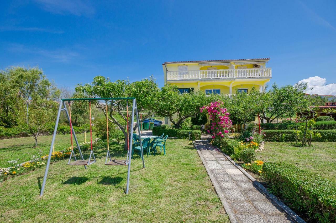 Apartments Boza Lopar Bagian luar foto
