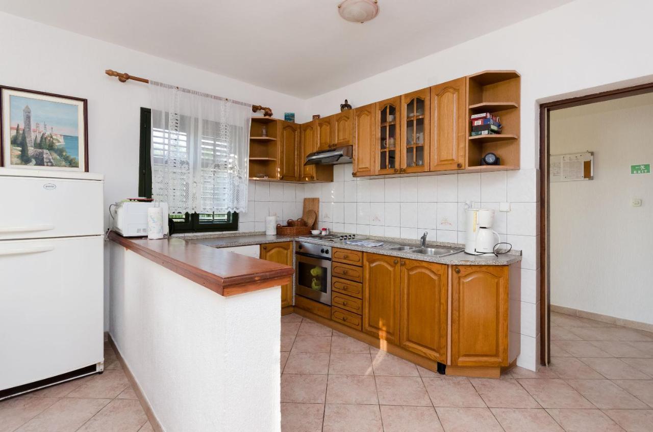 Apartments Boza Lopar Bagian luar foto