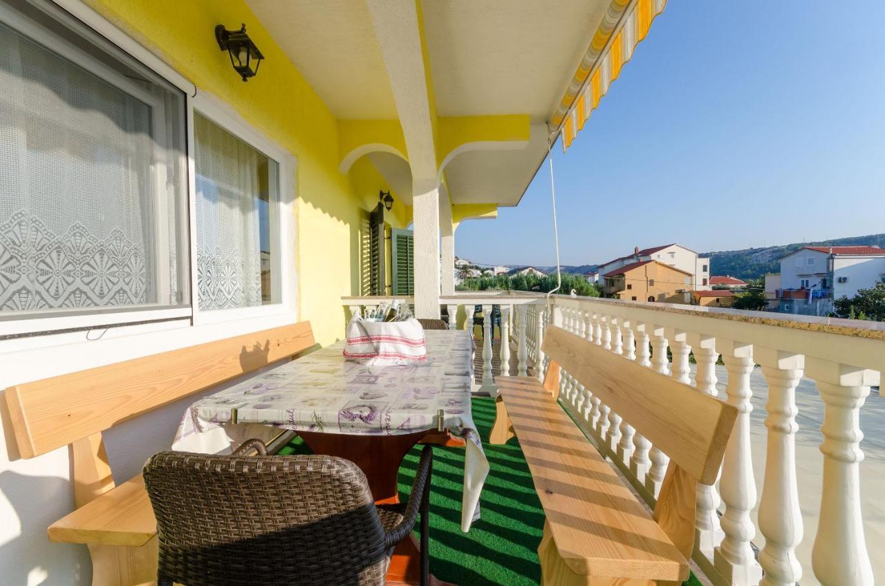 Apartments Boza Lopar Bagian luar foto