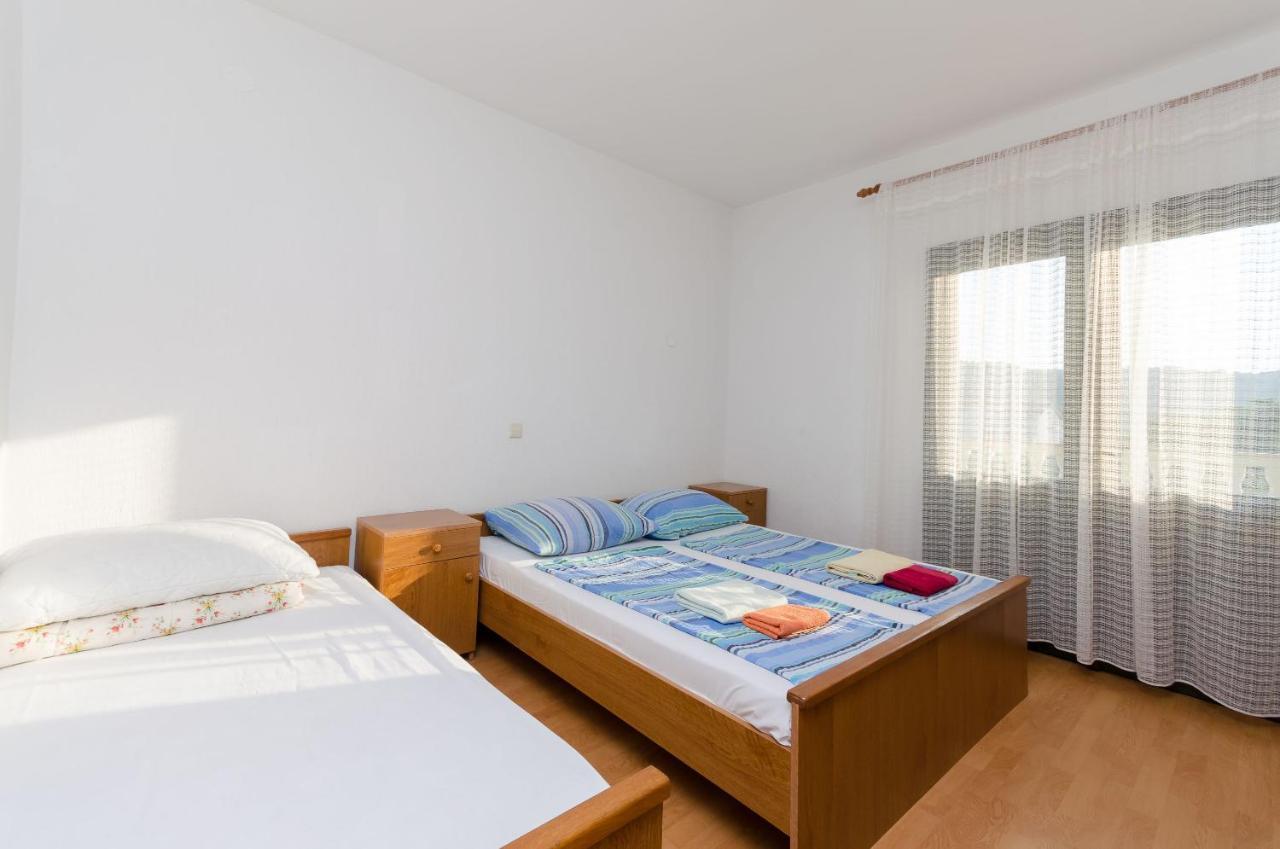Apartments Boza Lopar Bagian luar foto